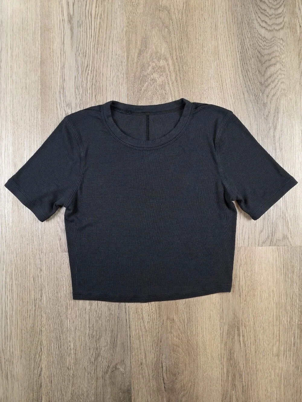 Lululemon Athletica Hold Tight Straight Hem Cropped T-Shirt Size 4
